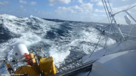 Route du Rhum 2018  le 8 nov à 10h50 : Fabrice Payen a démâté  - Transition alizéenne et  Les dernières images reçues du large @routedurhum @TeamVentDebout