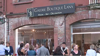 Galeries-Art pr&eacute;sente la Galerie Boutique LANA &agrave; Toulouse; Nathalie LAFRECHINE r&eacute;pond au micro de Michel Lecomte #TvLocale_fr