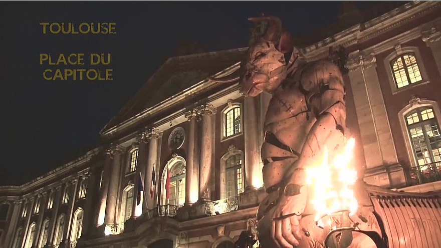 GARDIEN DU TEMPLE. ACTE II avec le réveil d'Asterion place du Capitole à Toulouse @Toulouse @lamachinefr